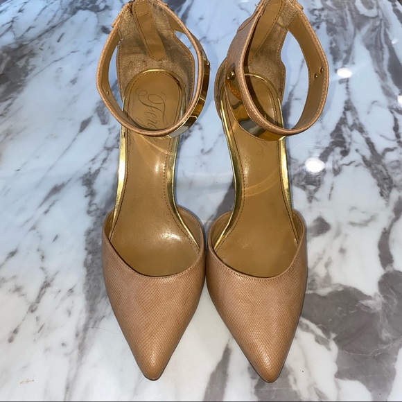 Vintage Fergie Nude Pointy Toe Heels Gold Ankle Strap - Picture 3 of 9